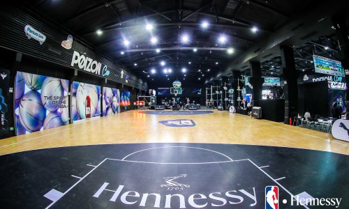 轩尼诗助力得物潮流嘉年华上海站 NBA Jam Session中国首秀上演圣诞篮球对决