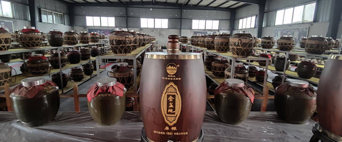 金盆地集团坚守匠心品质工艺，打造中国传统高端白酒